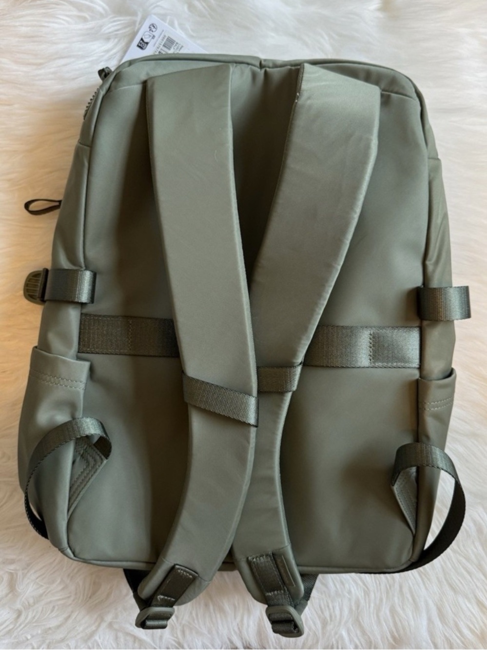 Lululemon New Crew Backpack 22L in Colour Bay Leaf (Olive Green) new with tags - Picture 9 of 16